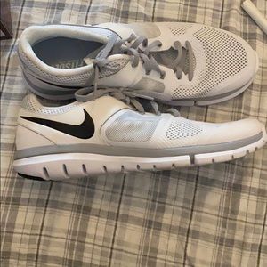 Excellent condition women’s Nike sneakers
